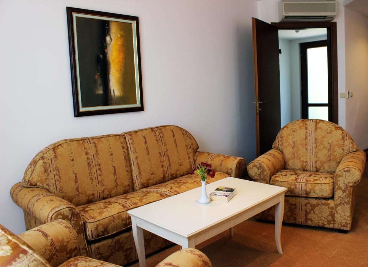 Helena Vip Villas And Suites Pantai Sunny Bagian luar foto