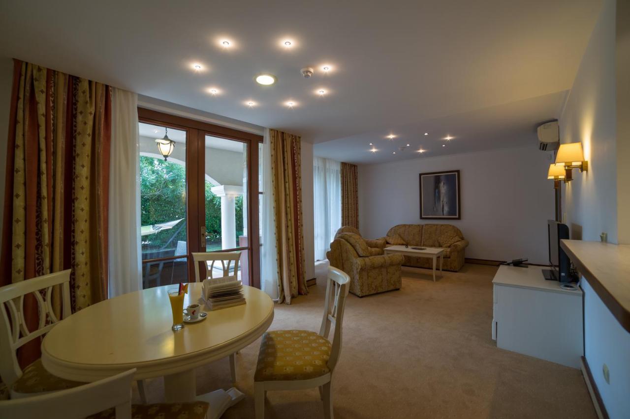 Helena Vip Villas And Suites Pantai Sunny Bagian luar foto