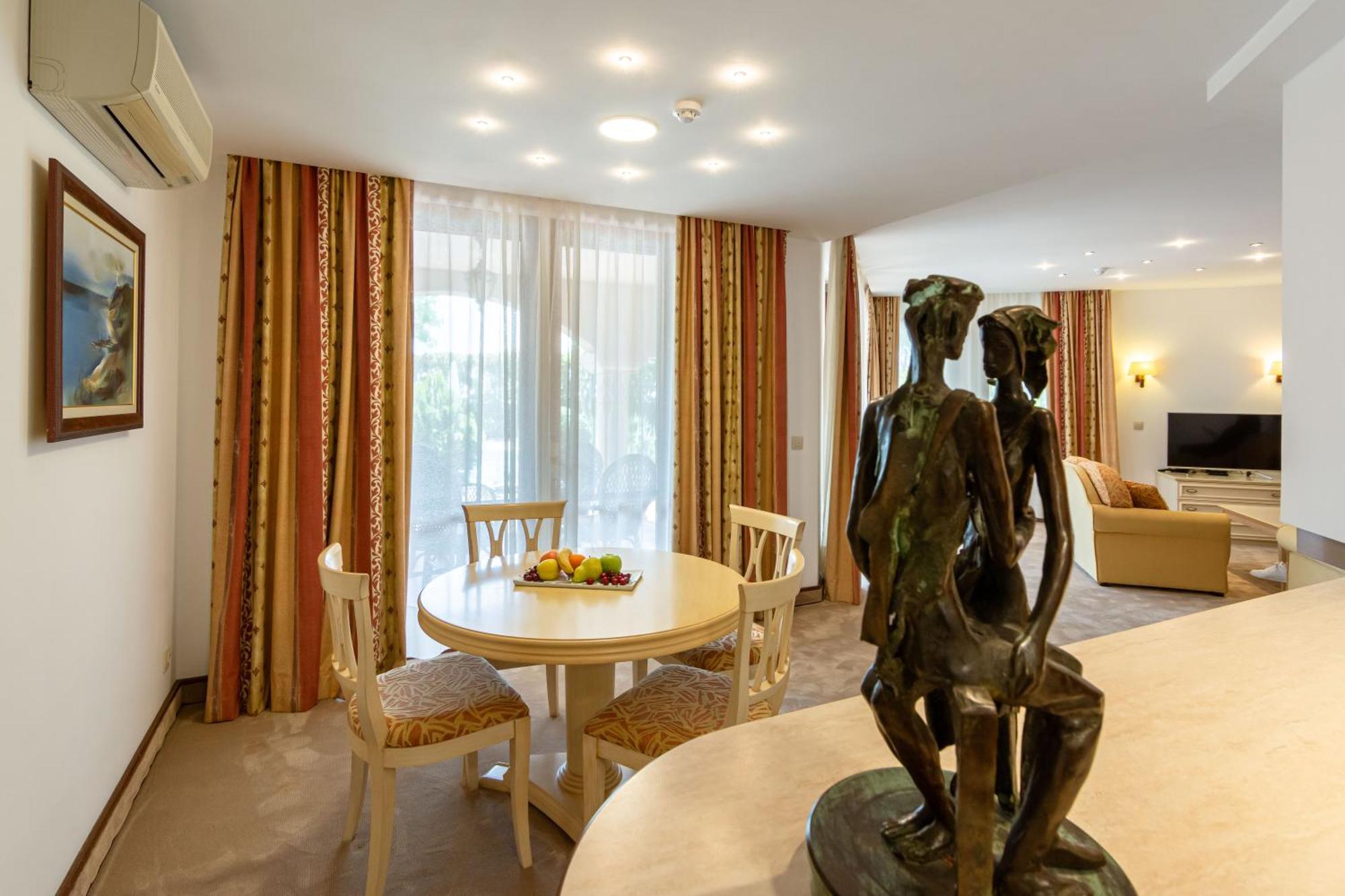 Helena Vip Villas And Suites Pantai Sunny Bagian luar foto