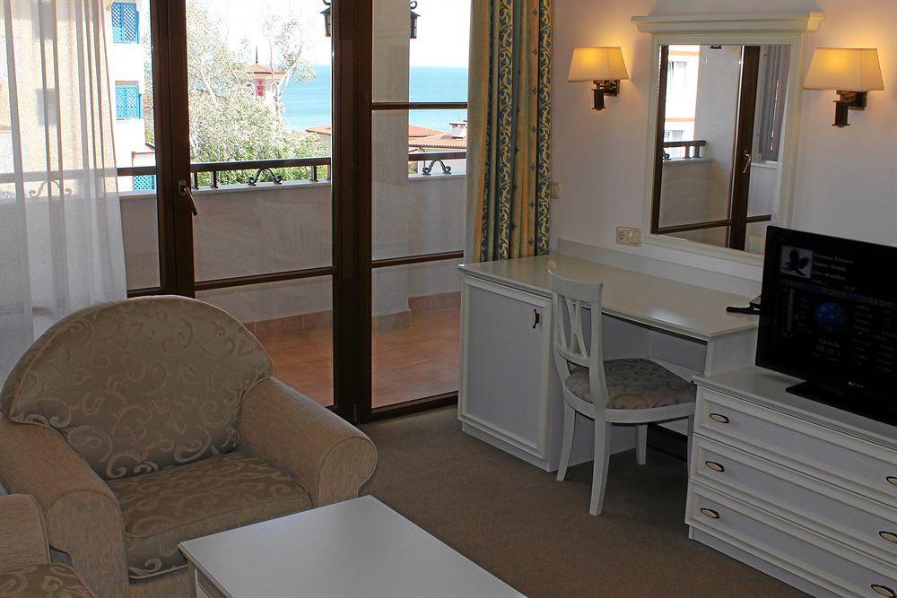 Helena Vip Villas And Suites Pantai Sunny Bagian luar foto