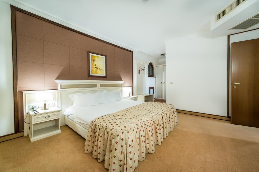 Helena Vip Villas And Suites Pantai Sunny Bagian luar foto