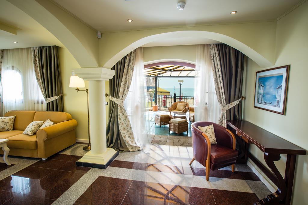 Helena Vip Villas And Suites Pantai Sunny Bagian luar foto