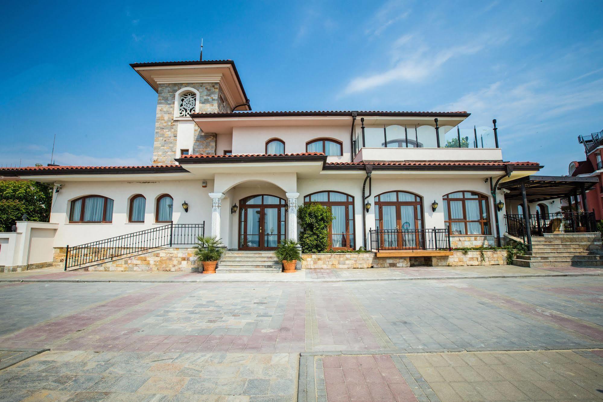Helena Vip Villas And Suites Pantai Sunny Bagian luar foto